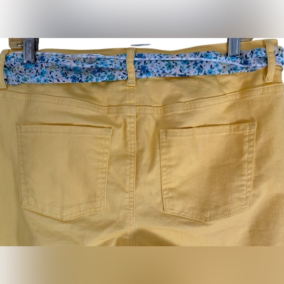 Womens Croft & Barrow Yellow Capri Pants Size 12 - Picture 2 of 6